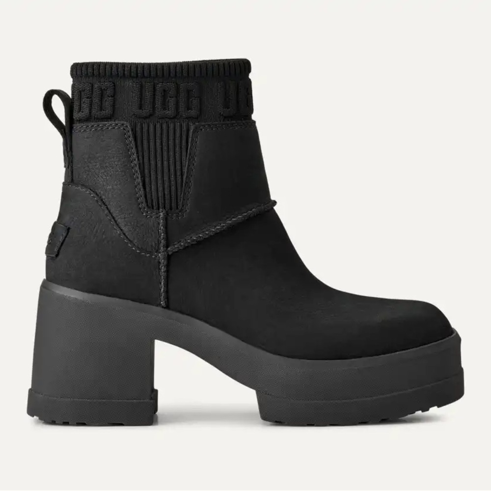 UGG Women's Black Moxy Chelsea Boot